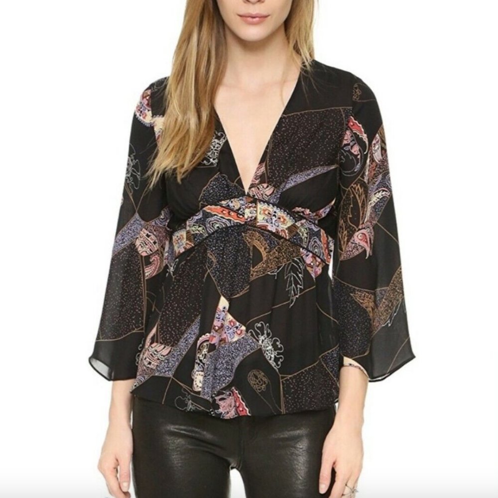 100% Silk Elizabeth and James Maura Floral V Neck Blouse size S